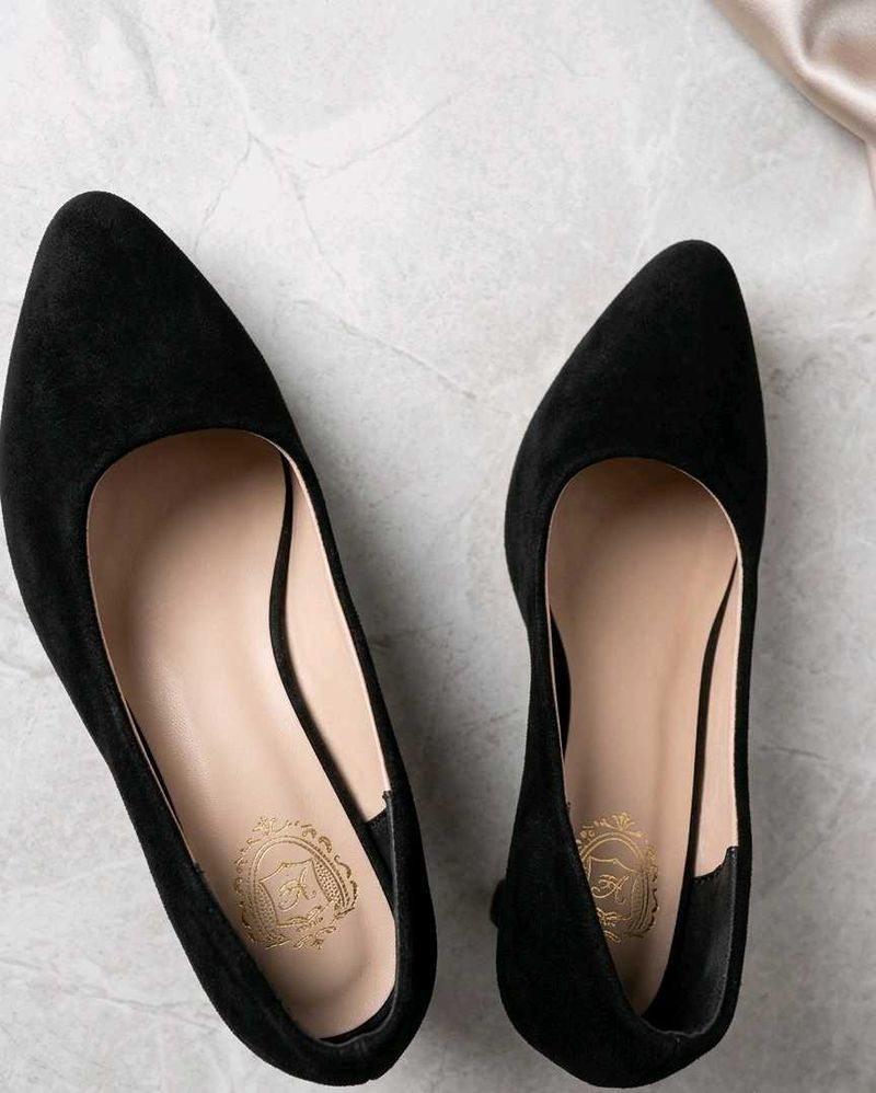 Chic Black Suede Pointed Toe Flats