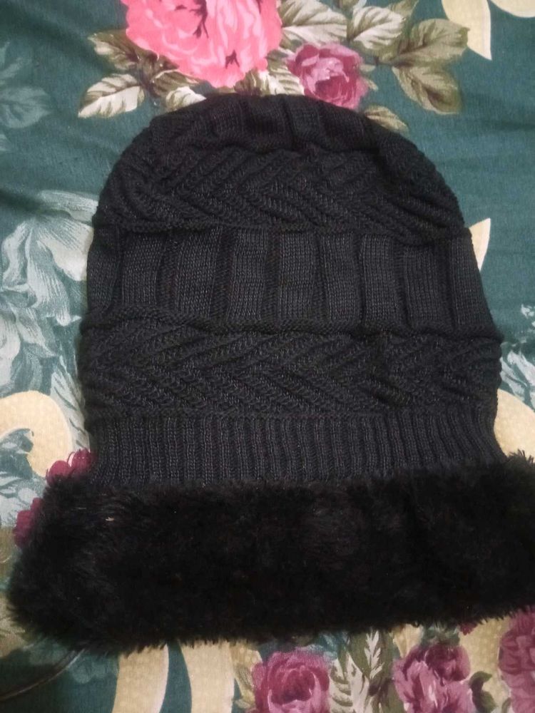 Cozy Black Winter Beanie with Fur Trim
