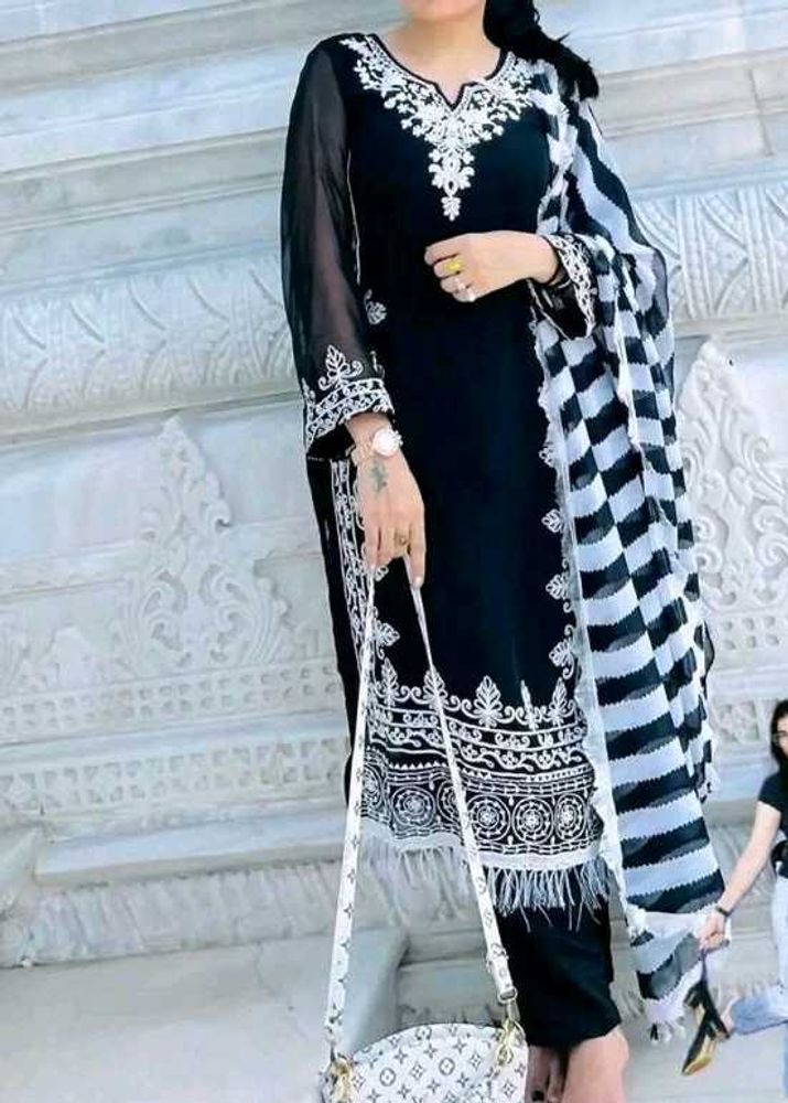 Elegant Black Embroidered Kurti with Duppata