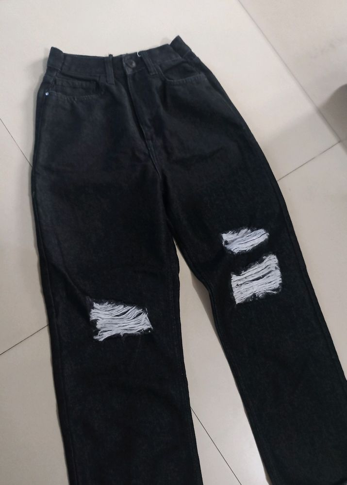Black Ripped Straight Jean