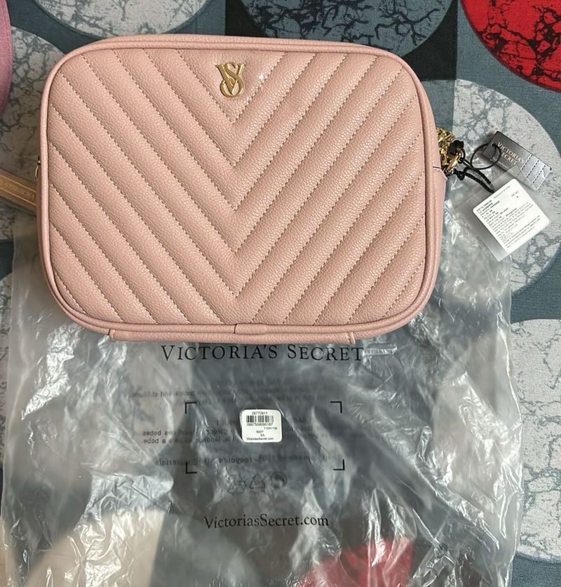 58% off brand new Victoria’s Secret Bag