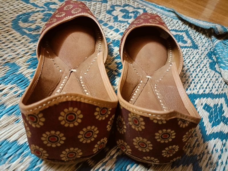 brand new Burgundy Floral Juttis - Size 7