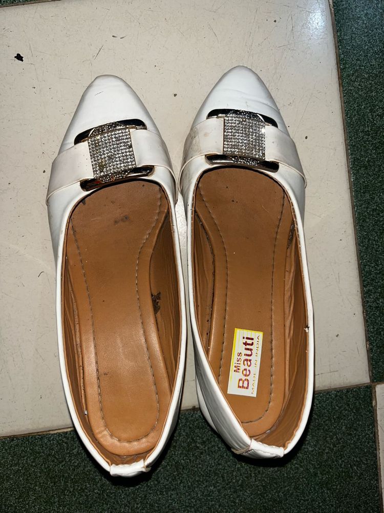 Stylish White Pointed Toe Flats with Embellishment