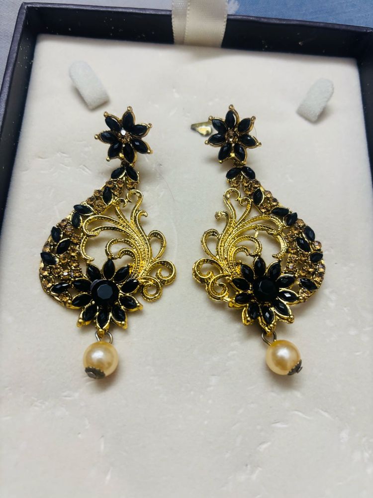 Elegant Gold &amp; Black Dangle Earrings