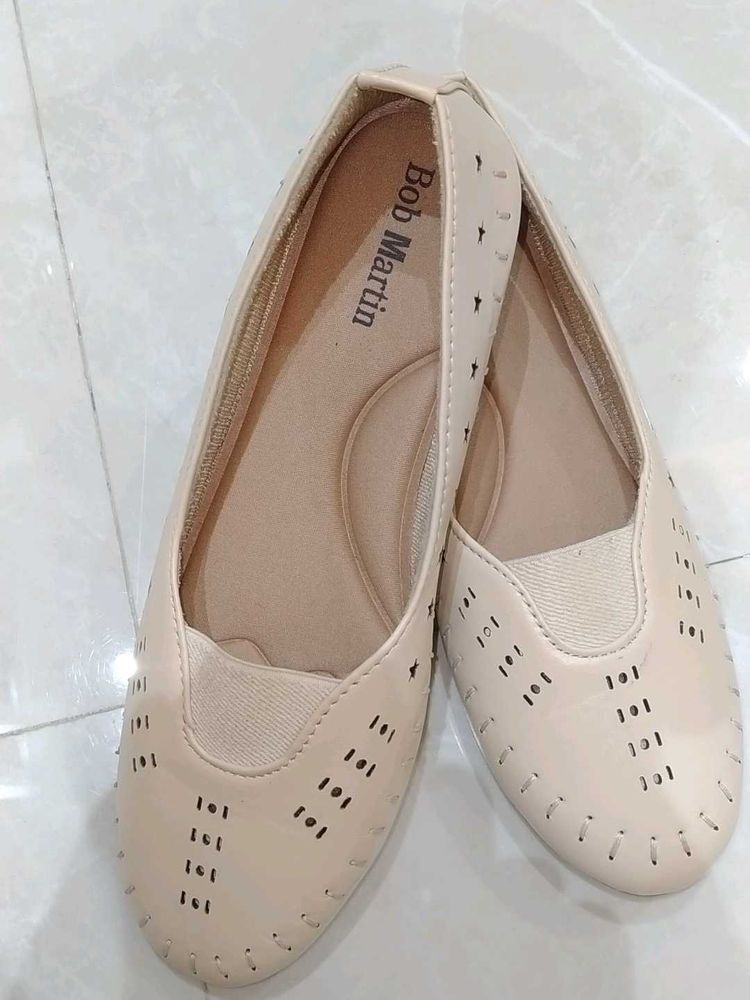 Stylish Beige Ballet Flats