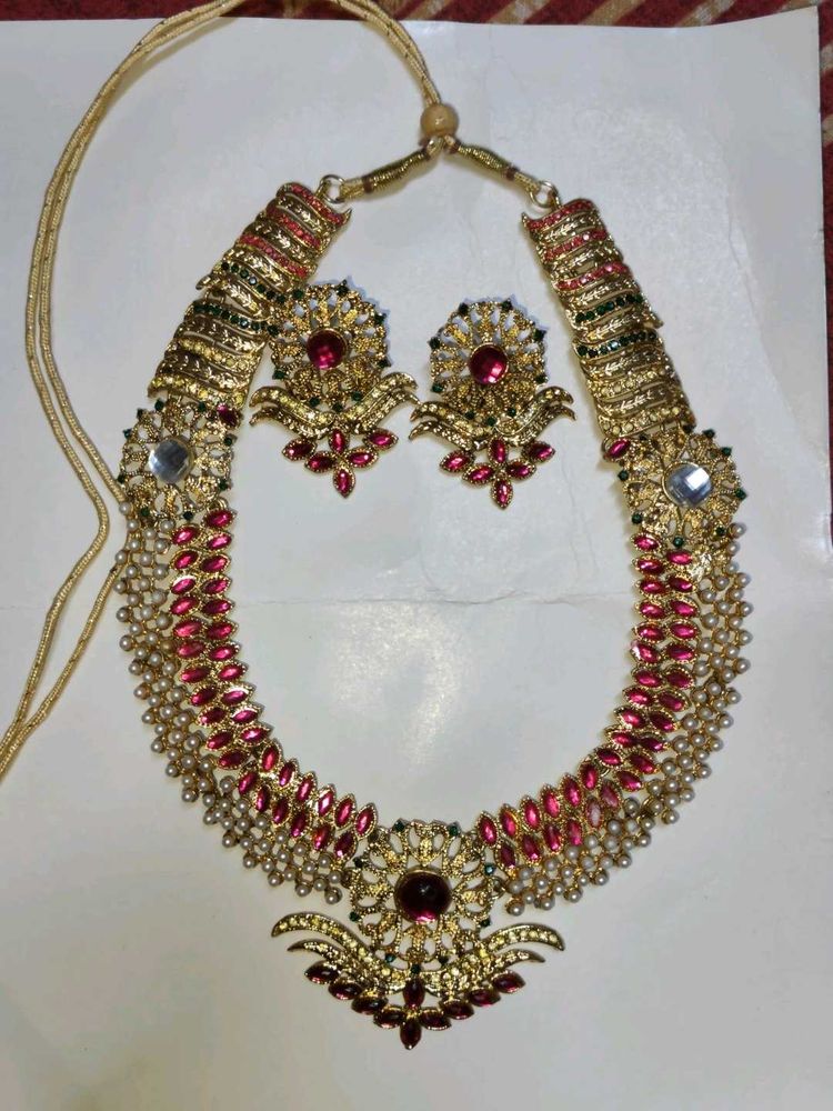 Exquisite Kundan &amp; Pearl Necklace Set