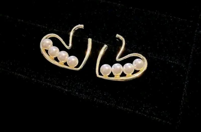 Korean Pearl Heart Stud