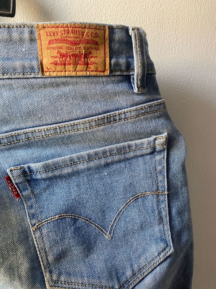 Levi's Light Wash Denim Jeans