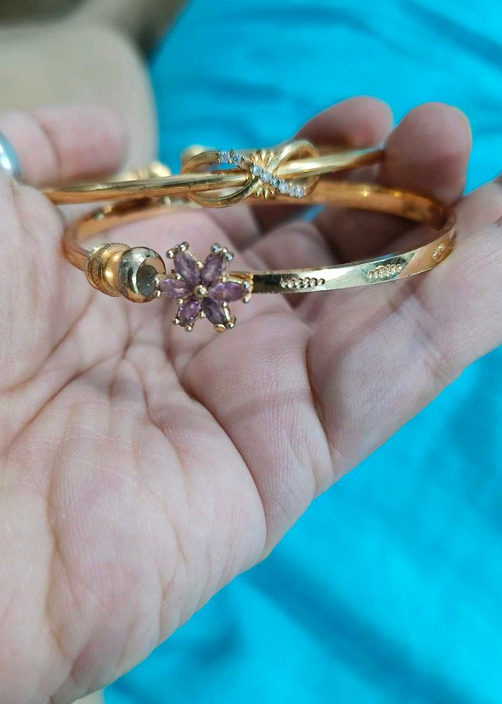 Elegant Gold Bangles with Stone