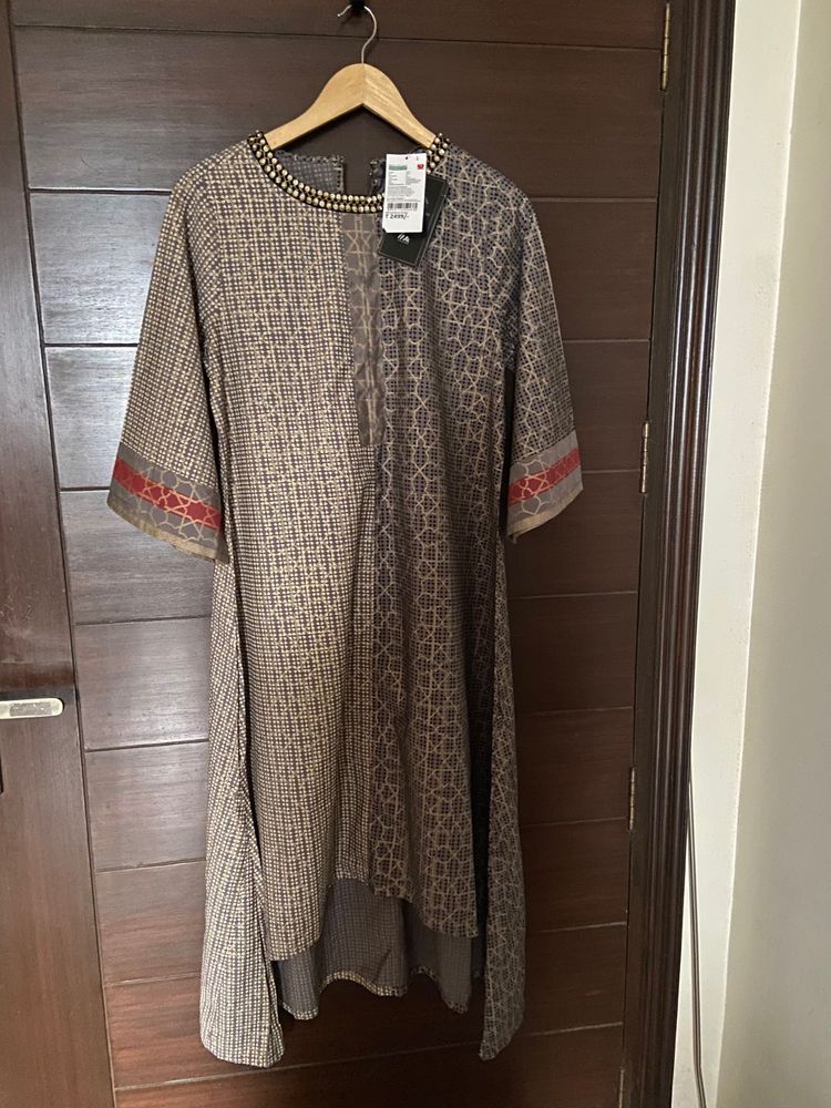 Stylish Kurta with Embellished Neckline (L)