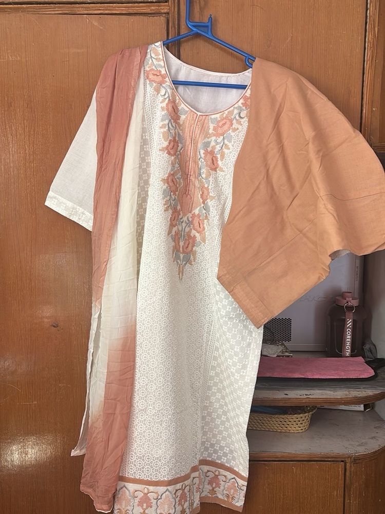 Elegant Embroidered Kurta