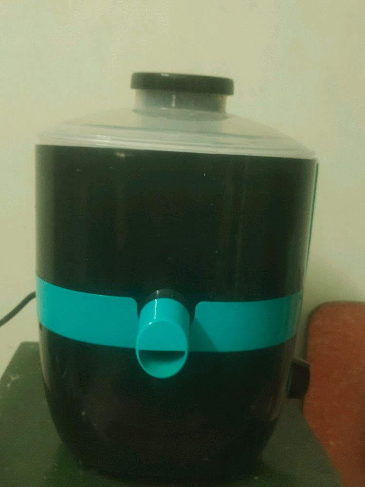 This Is A Brand New Juicer Mixie.With 3 Jars
