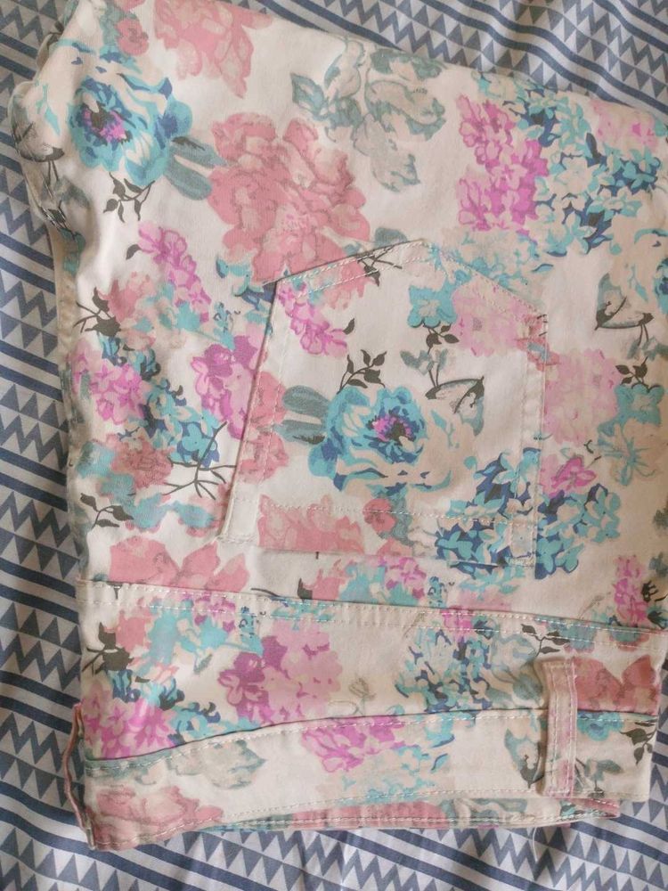 Floral Print pant. unused