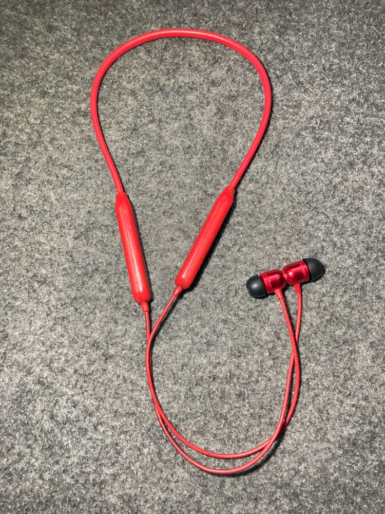 Toreto Red Colour Neckband
