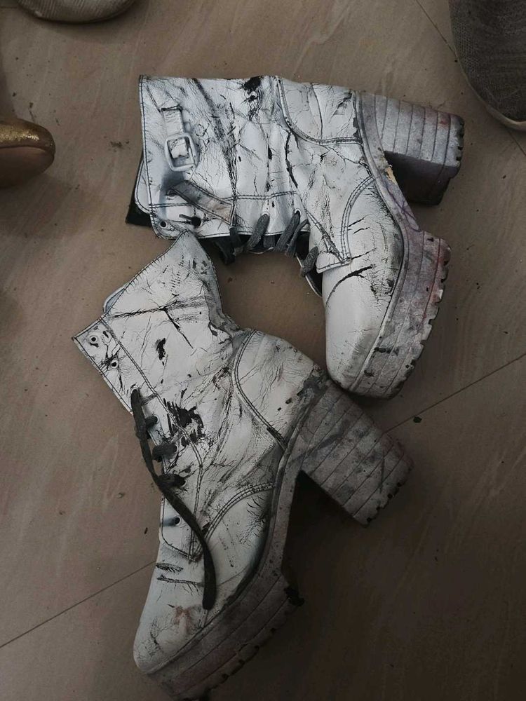 take free for coins - white painted boots used