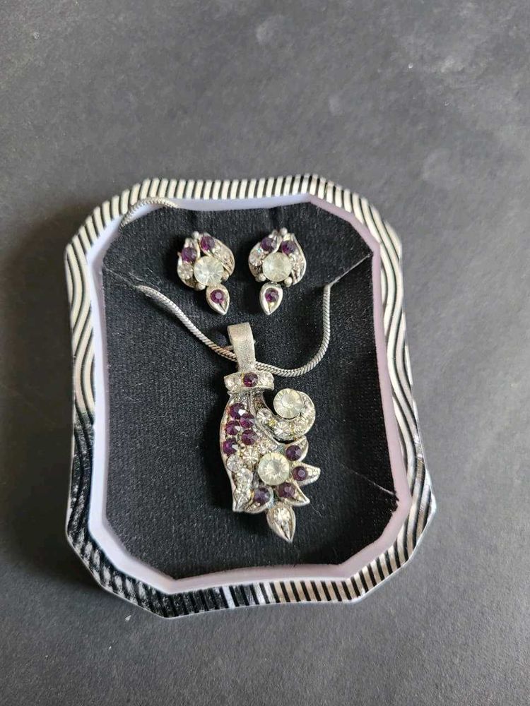 Elegant Silver Tone Pendant &amp; Earring Set