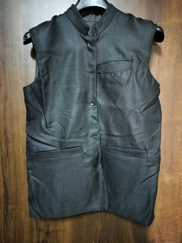 New Sleeveless Black Jacket