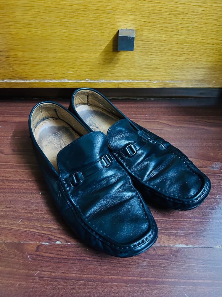 BLACK SHOES