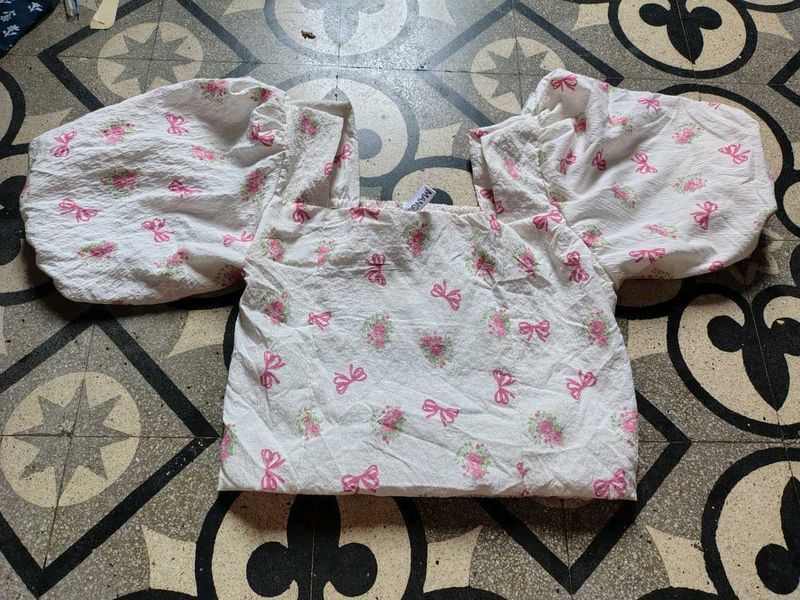 Cute Puff Sleeve Top with Floral Print