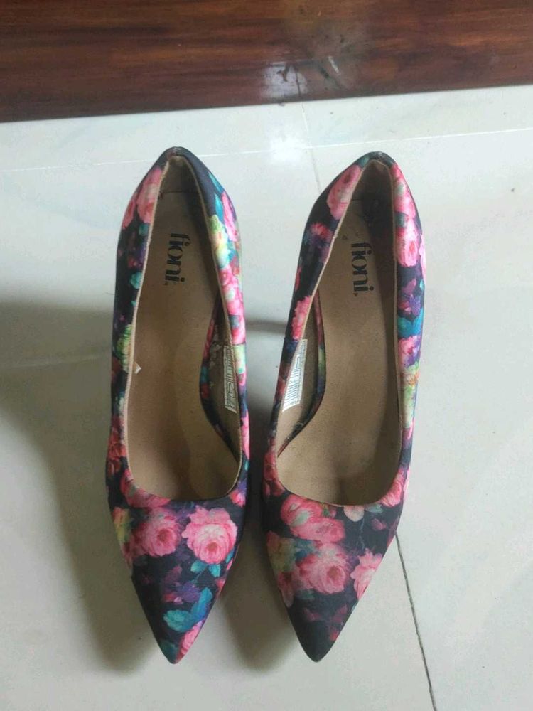 Floral Fioni Pointed Toe Heels