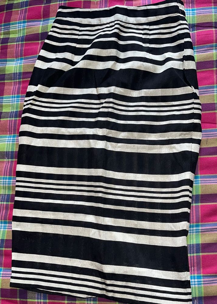 Chic Striped Pencil Skirt