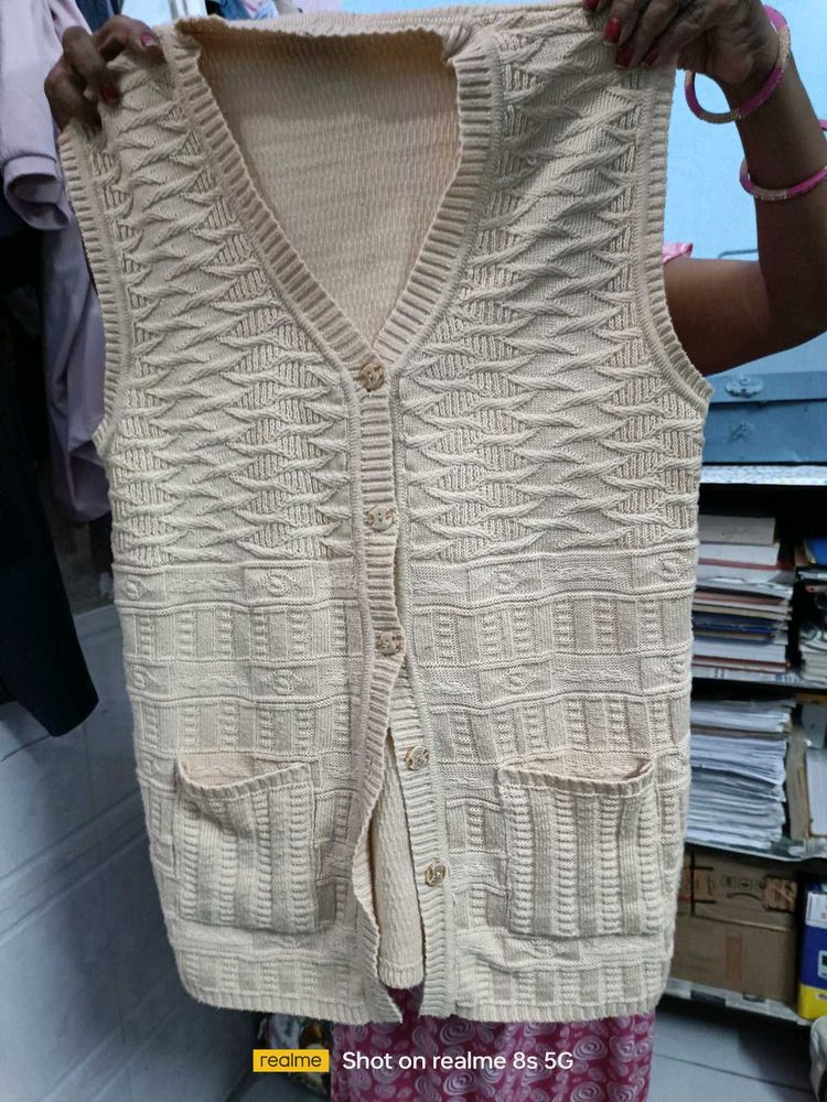 Cream Knit Sleeveless Sweater Vest