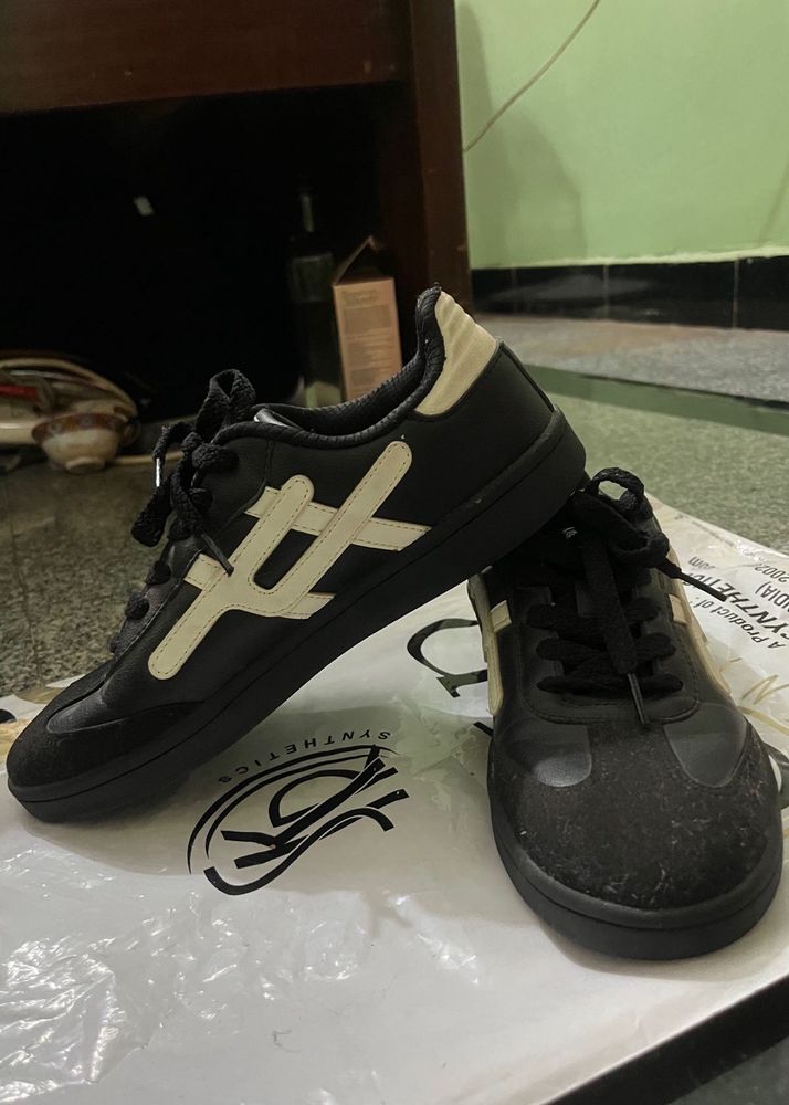 Stylish Black &amp; Cream Sneakers