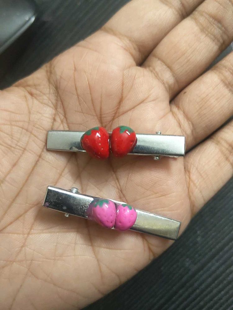 Minimal Strawberry Hairclips🍓