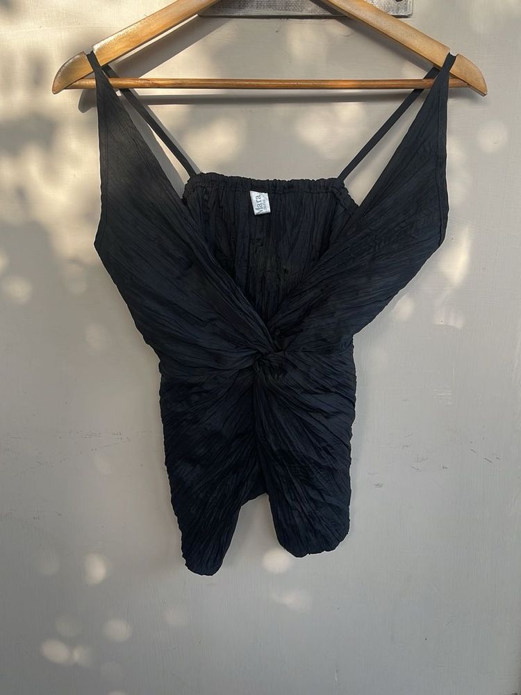 Chic Black Twisted Front Top