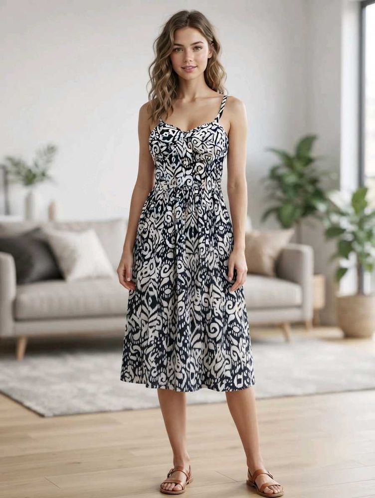🔥 FLASH SALE Trendy Black &amp; White Padded Dres