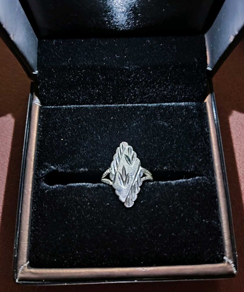 Vintage Leaf Design Ring pure silver