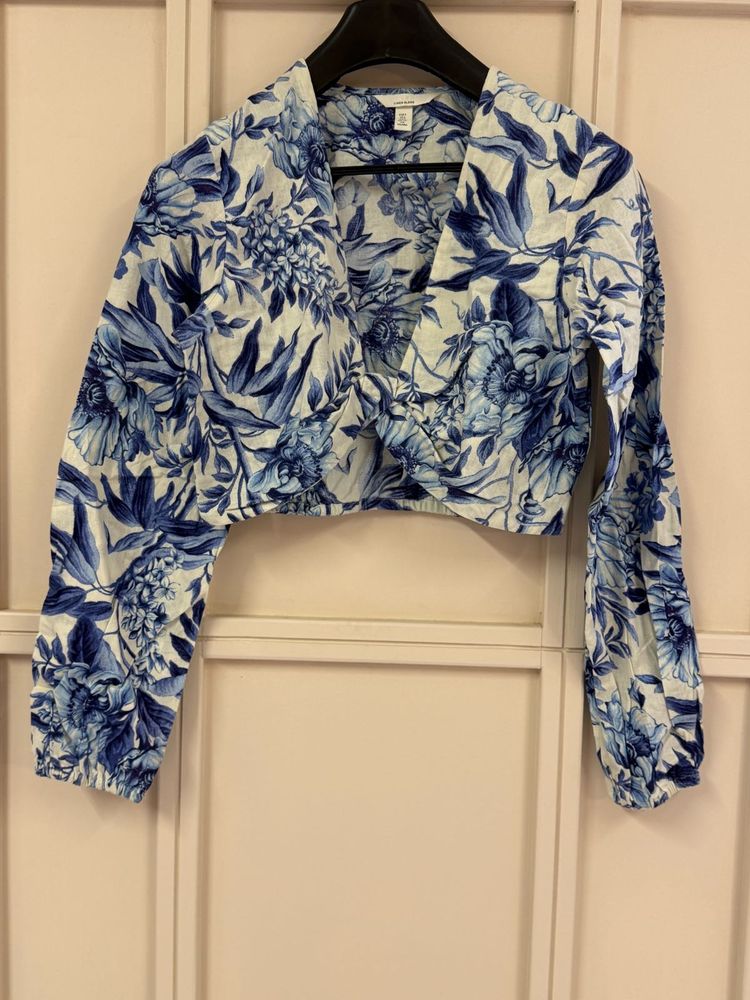 H &amp; M Floral Crop Top