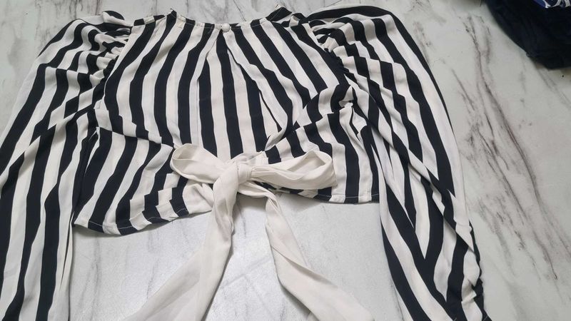 Chic Striped Tie-Front Crop Top