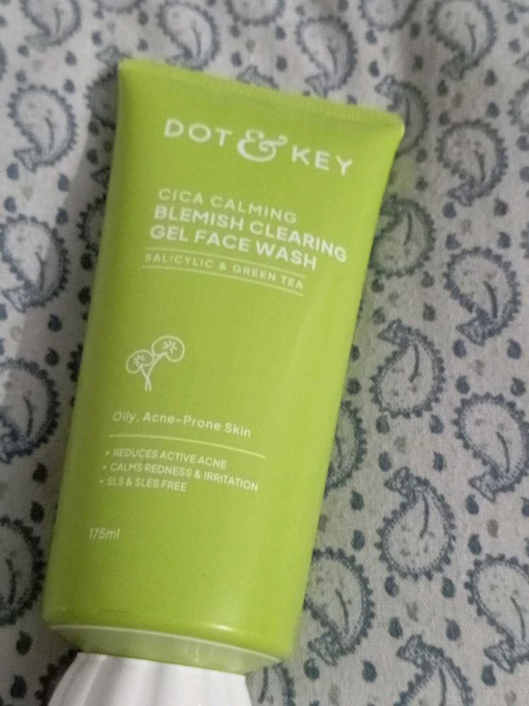 Dot &amp; Key Cica Calming Face Wash