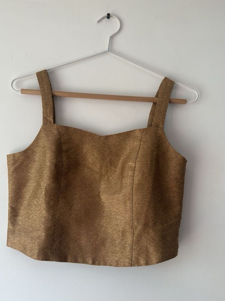 Chic Gold Cropped Tank Top