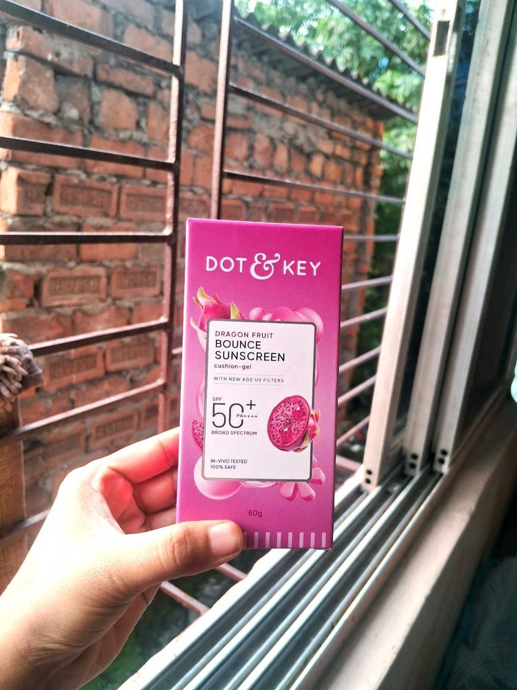 DOT &amp; KEY DRAGON FRUIT SUNSCREEN