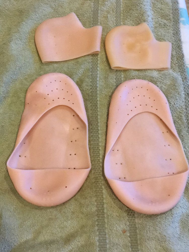 Set Of Silicon Socks And Heel Support