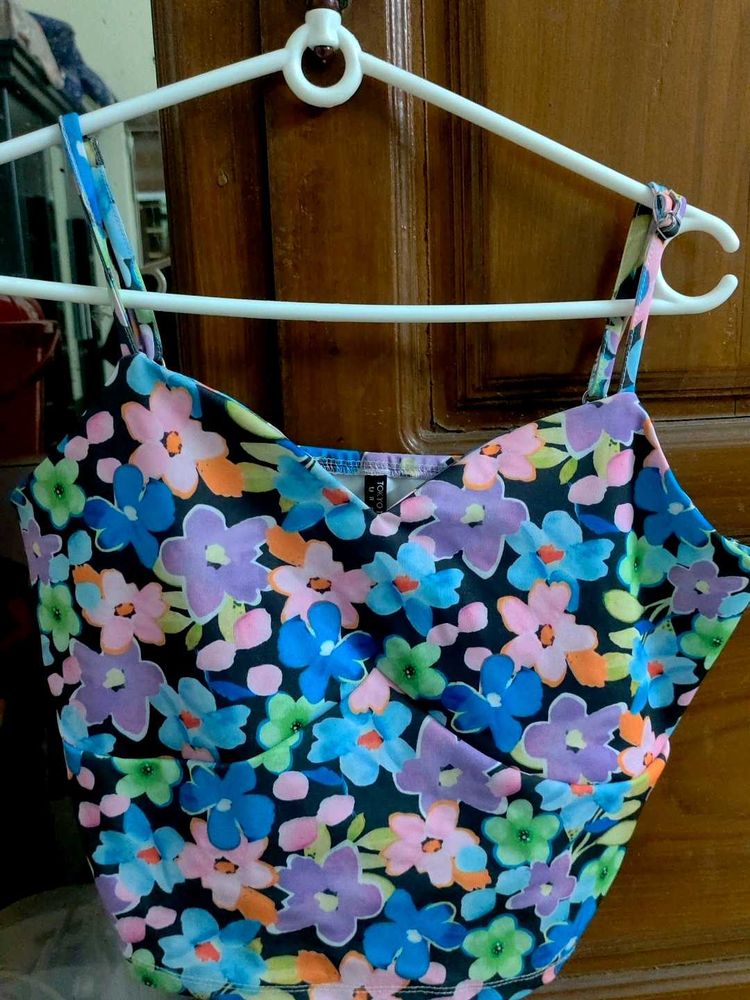 New Sleeveless Crop Top