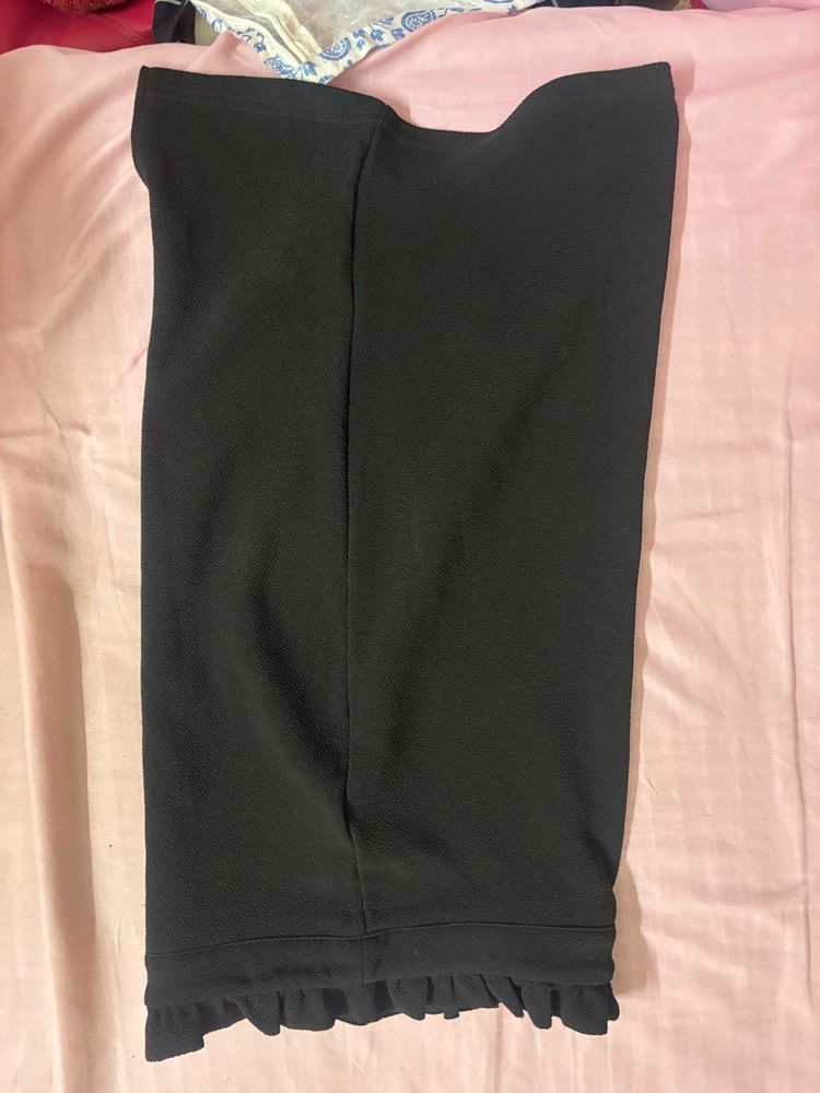 Cute Black Ruffle pencil skirt with  sus