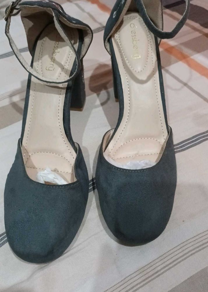 Dressberry Embellished Heels..size 41