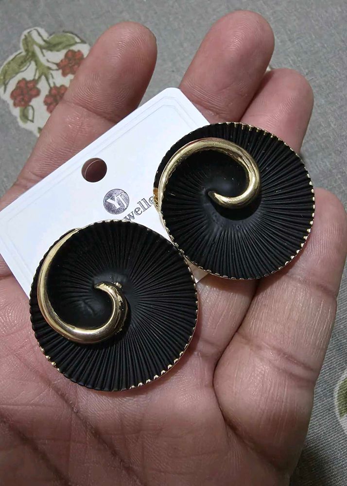 Unique Black &amp; Gold Swirl Earrings