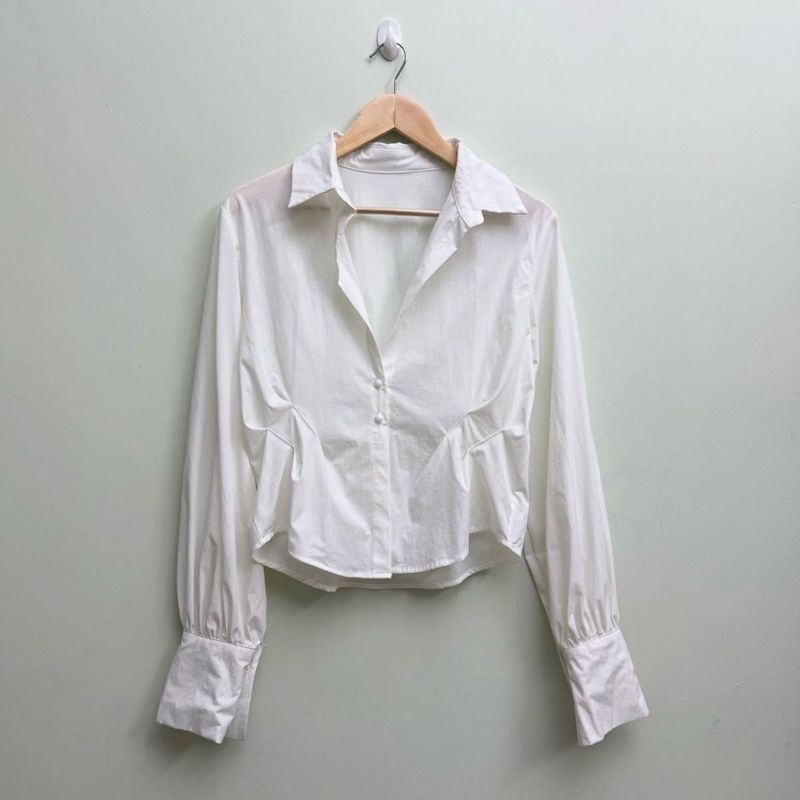 Chic White Cropped Shirt