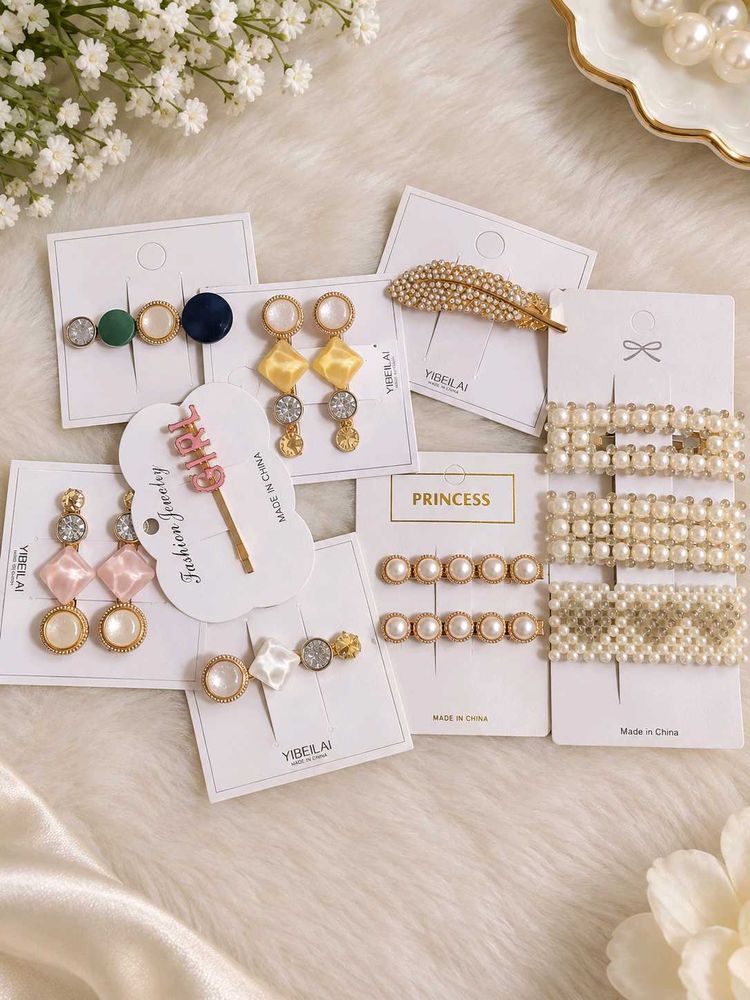 Set of Chic Hair Clips