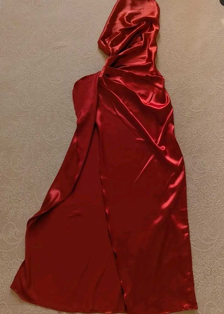 Satin one shoulder dress unused(need ironing)