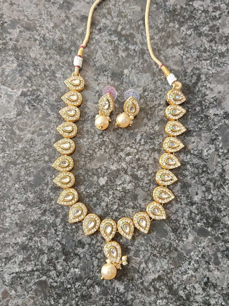 Elegant Kundan Necklace &amp; Earrings Set