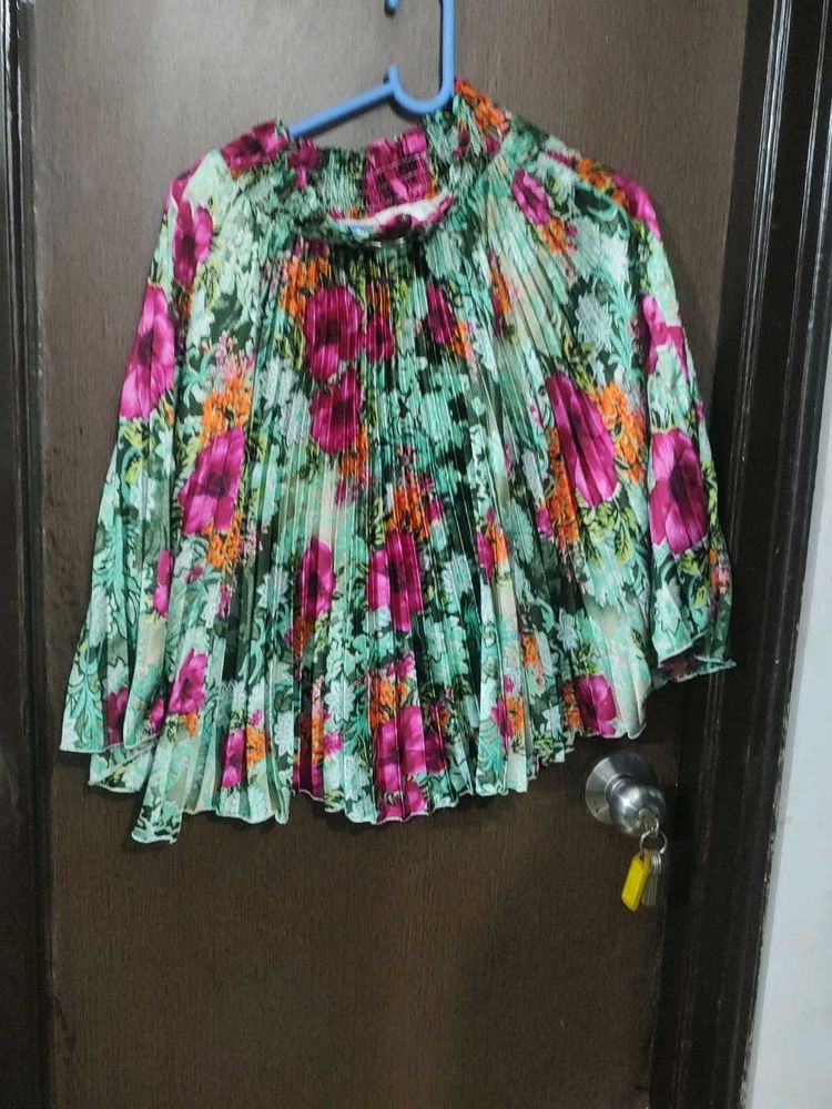 Floral Print Pleated Top.