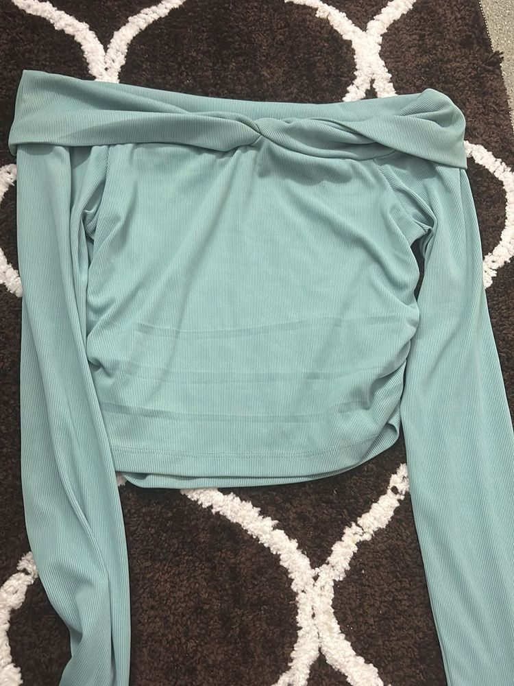 Chic Off-Shoulder Twist Crop Top