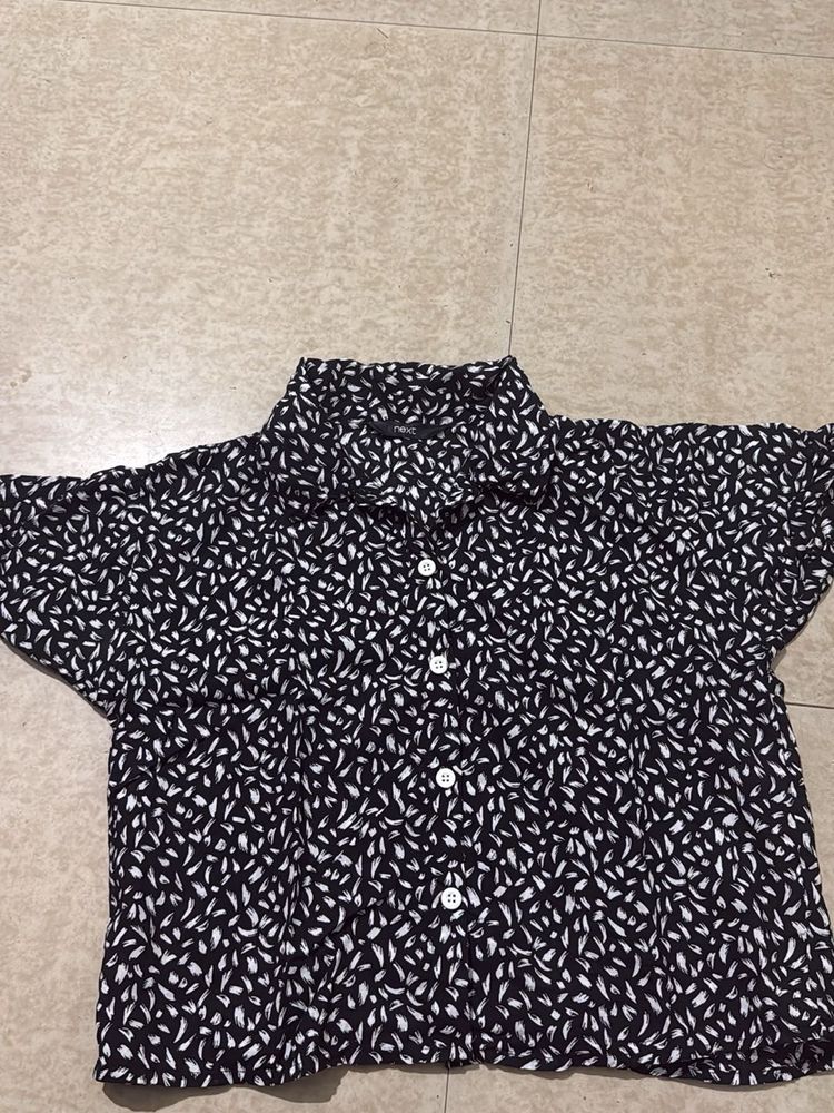 Chic Black &amp; White Patterned Cropped Shi