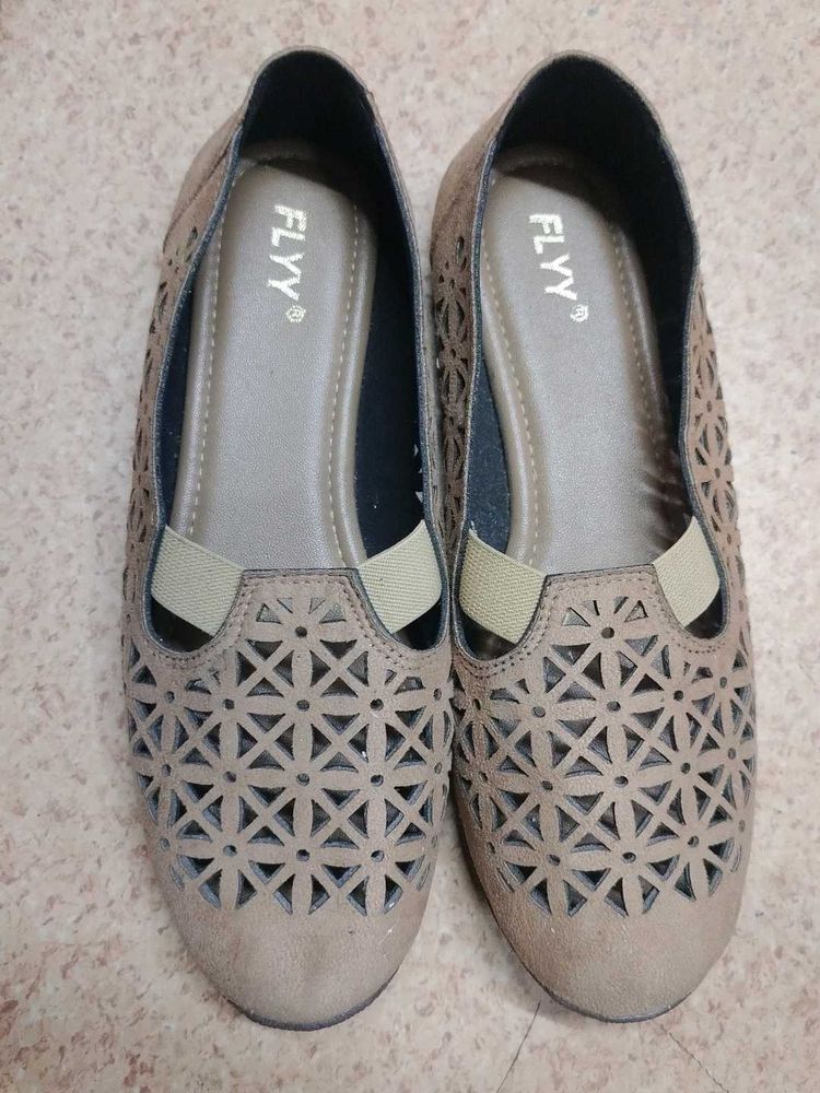Stylish Women's Laser-Cut Ballet Flats
