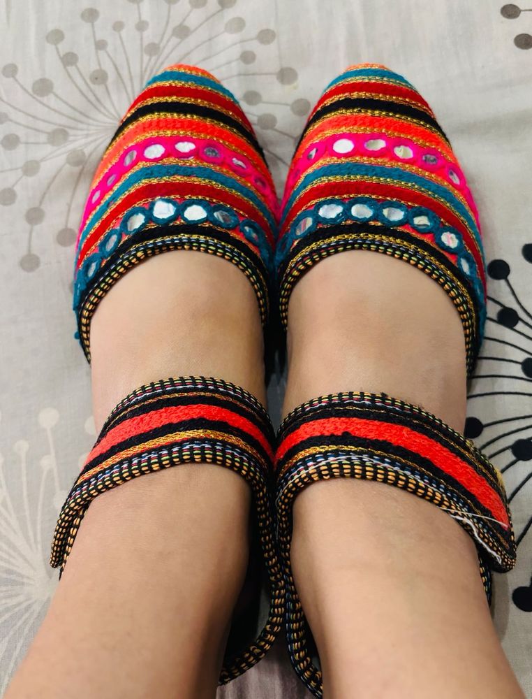 Rajasthani Juttis/  Flats